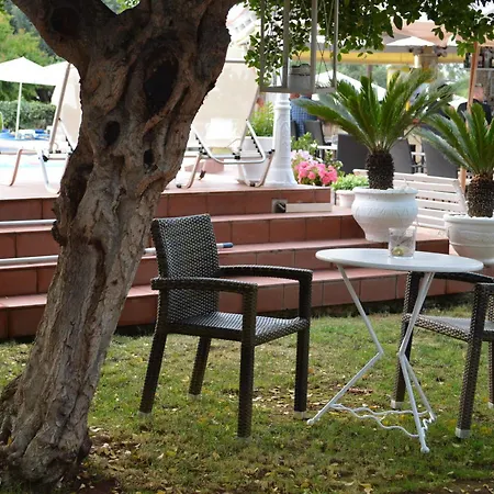Nikos Aparthotel
