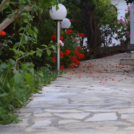 Aparthotel Nikos 4*
